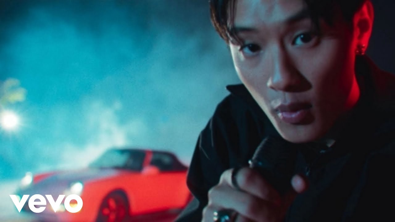sunkis in the official ON TOUR music video